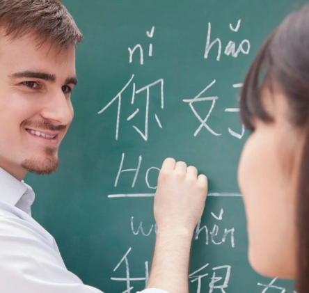 学校缘何偏爱“初来乍到”外教-聘外网